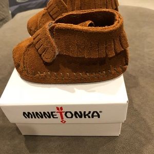 Minnetonka Shoes - Minnetonka Moccasin baby shoes size 1 never worn Minnetonka Shoes - Minnetonka Moccasin baby shoes size 1 never worn